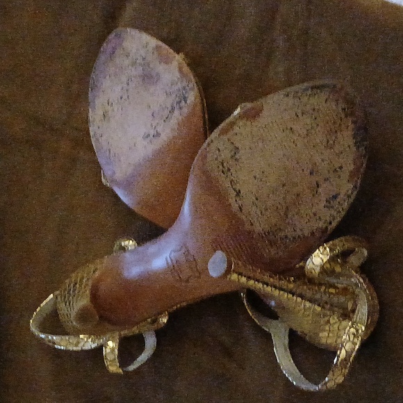 Stuart Weitzman for Russell & Bromley Gold Stilleto Sandals 7.5 - Picture 6 of 13